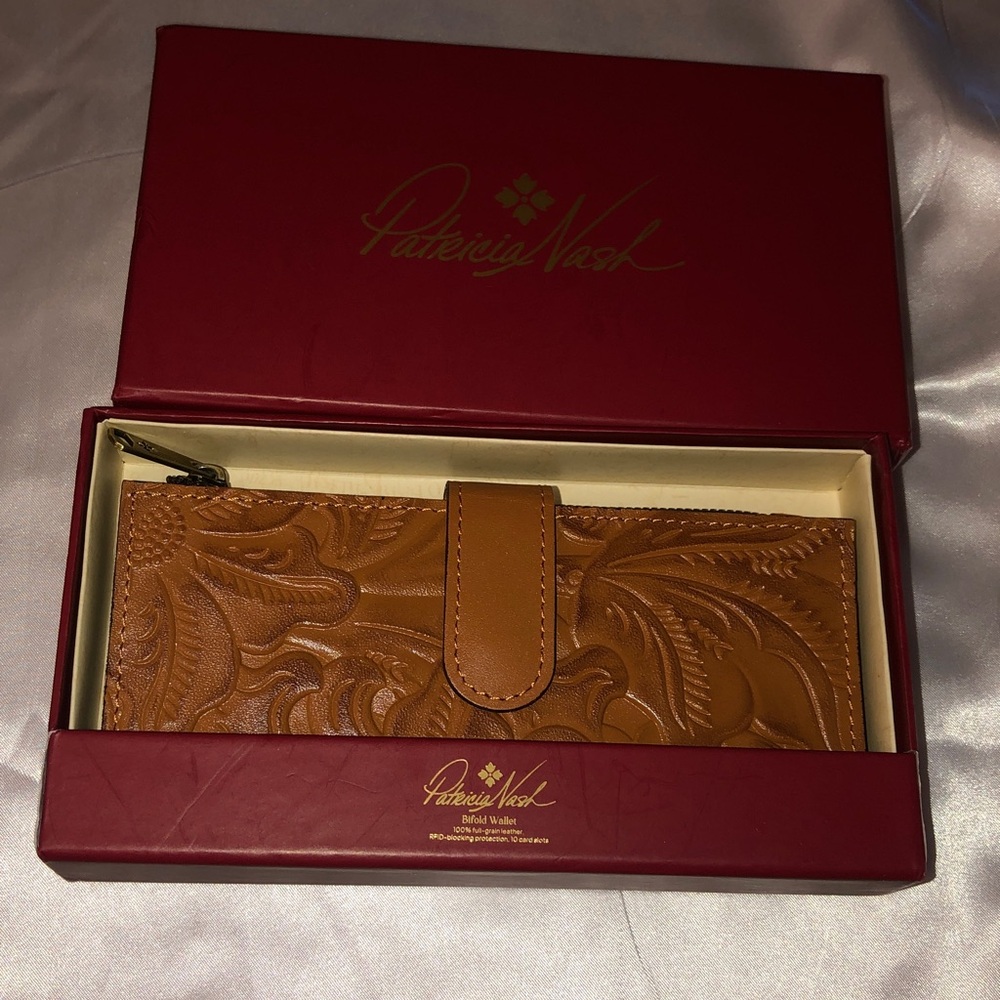 Patricia Nash Nazari Burnished Tooled  Leather Wallet Color Cognac NWT & Box